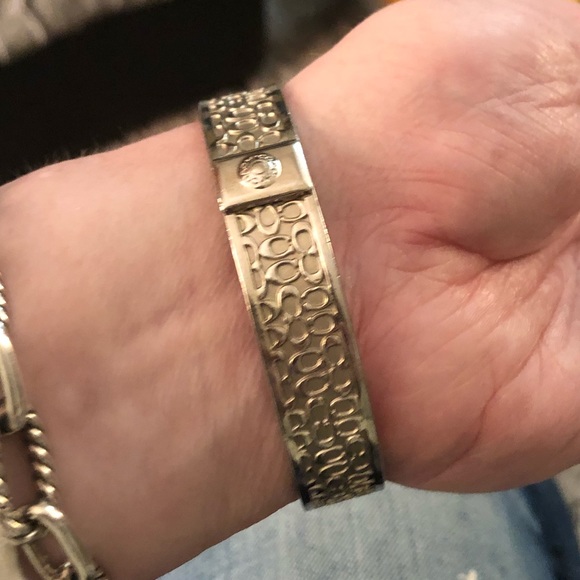 Coach luxury signature bangle bracelet - Picture 4 of 4